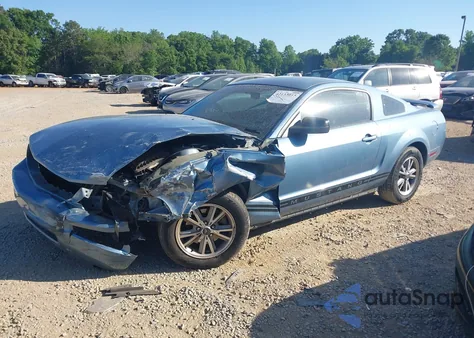 2005 Ford Mustang z USA, uszkodzony, nr VIN 1ZVFT80N155224106